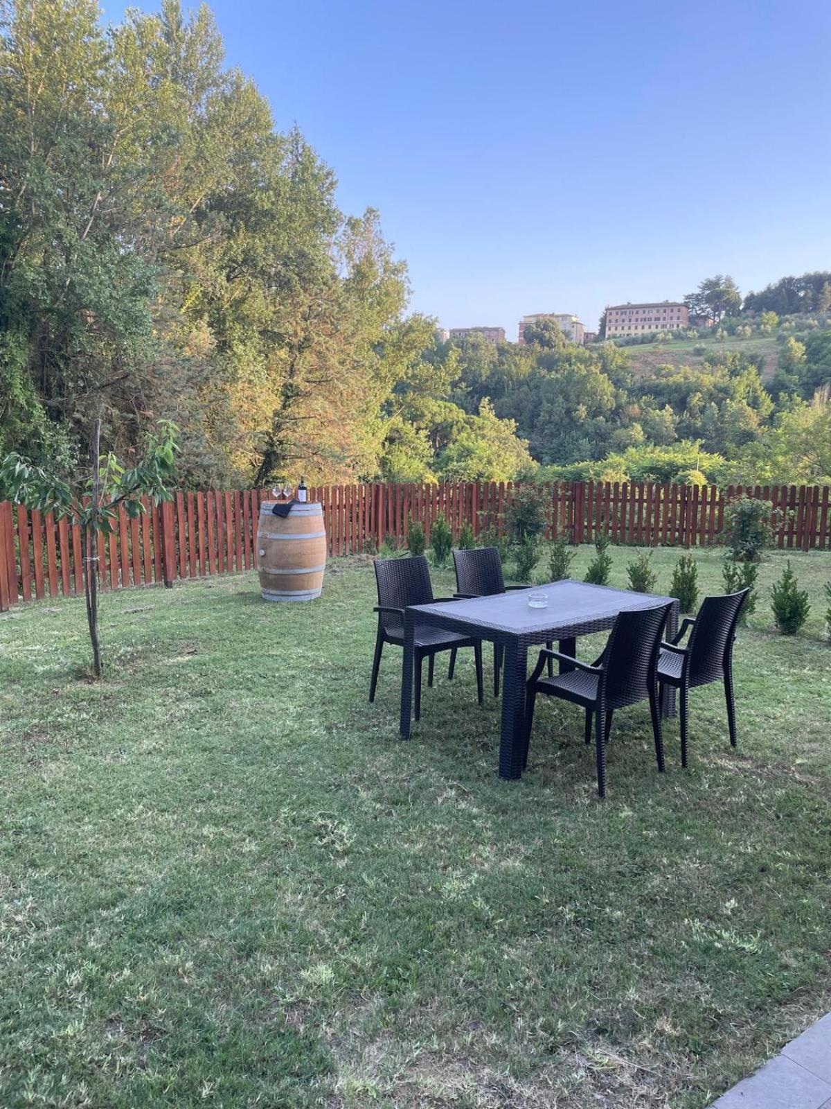 La Casa Nel Bosco Apartment Siena Bagian luar foto
